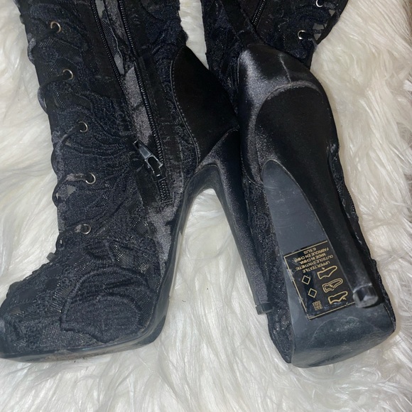 Boots - Picture 3 of 3